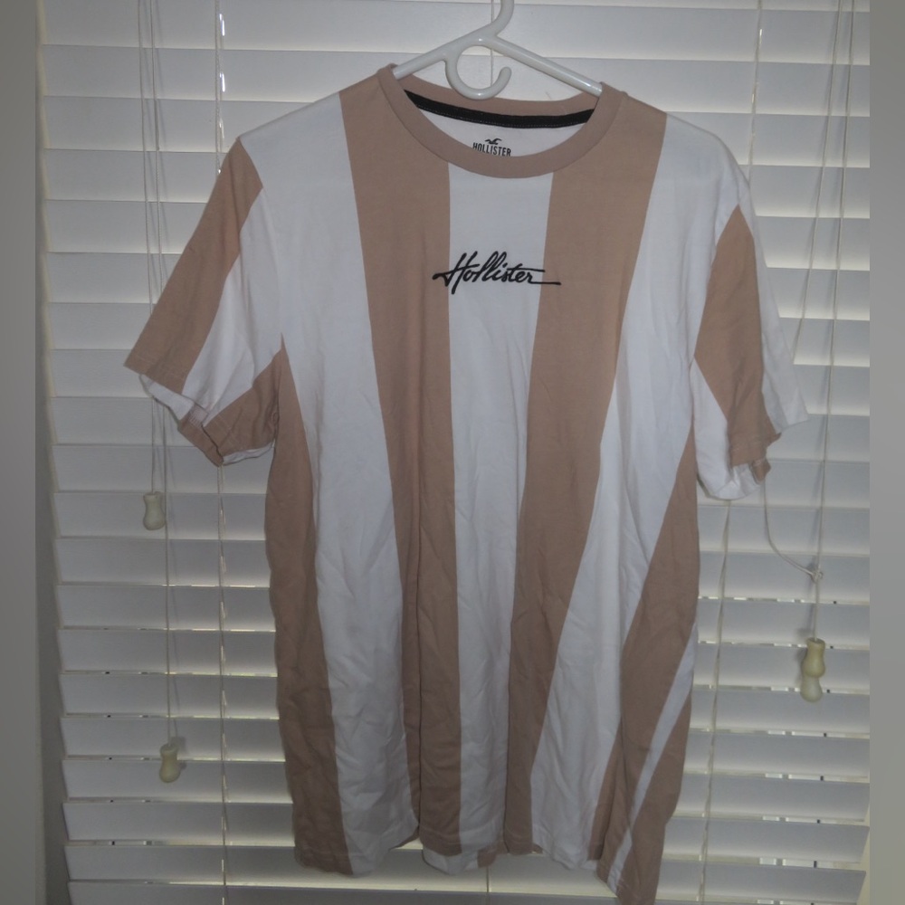 Hollister Men's Beige and White Striped Tee